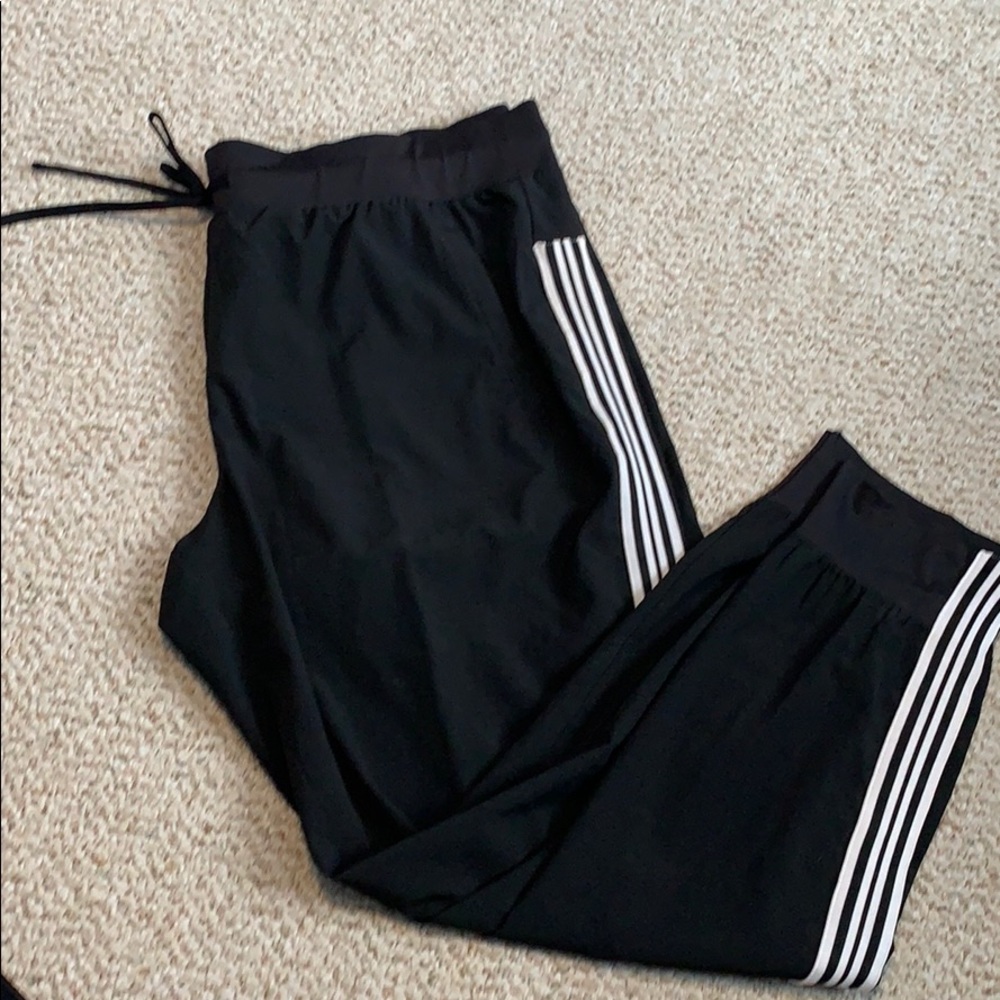 Sporty  capris.